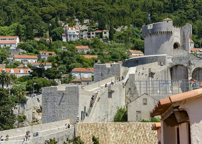 Andro ゲストハウス 3*